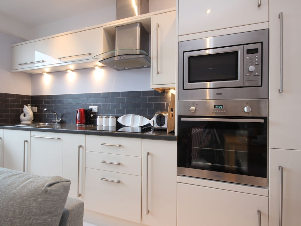Flat 1, 32 Newcomen Road