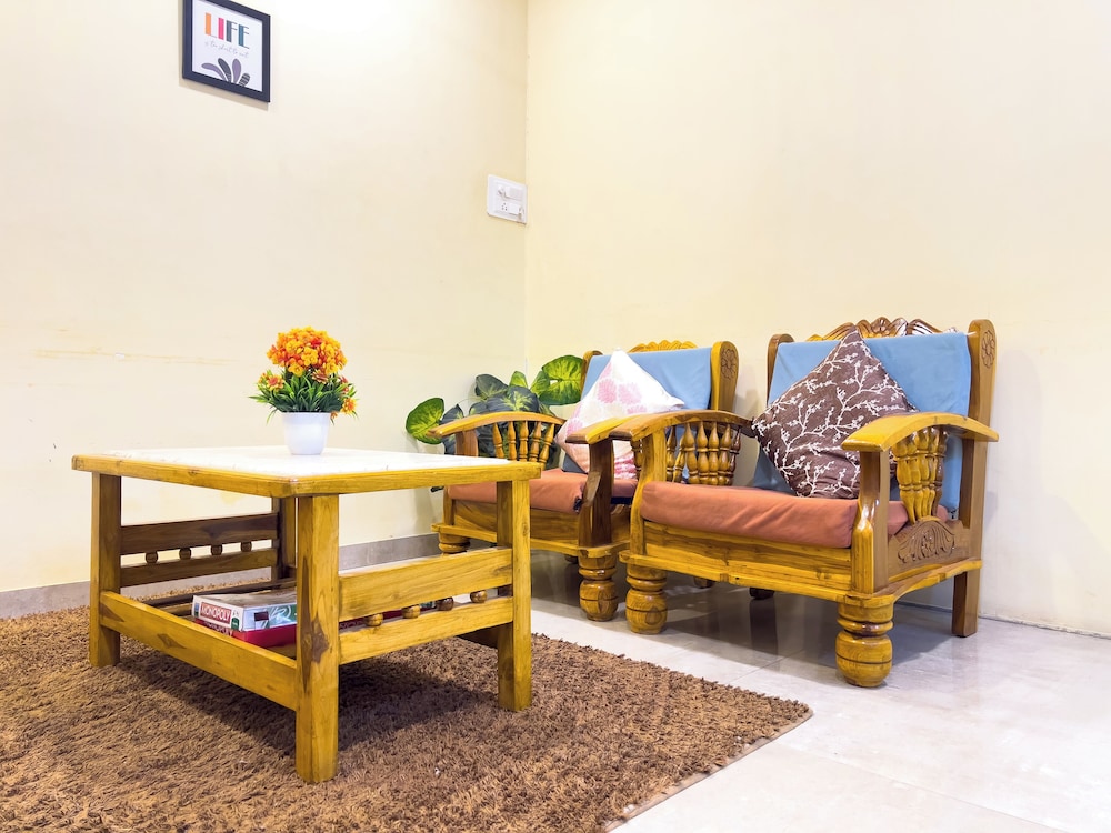 Pinaki Comfort Stay, Vile Parle - Near Airport