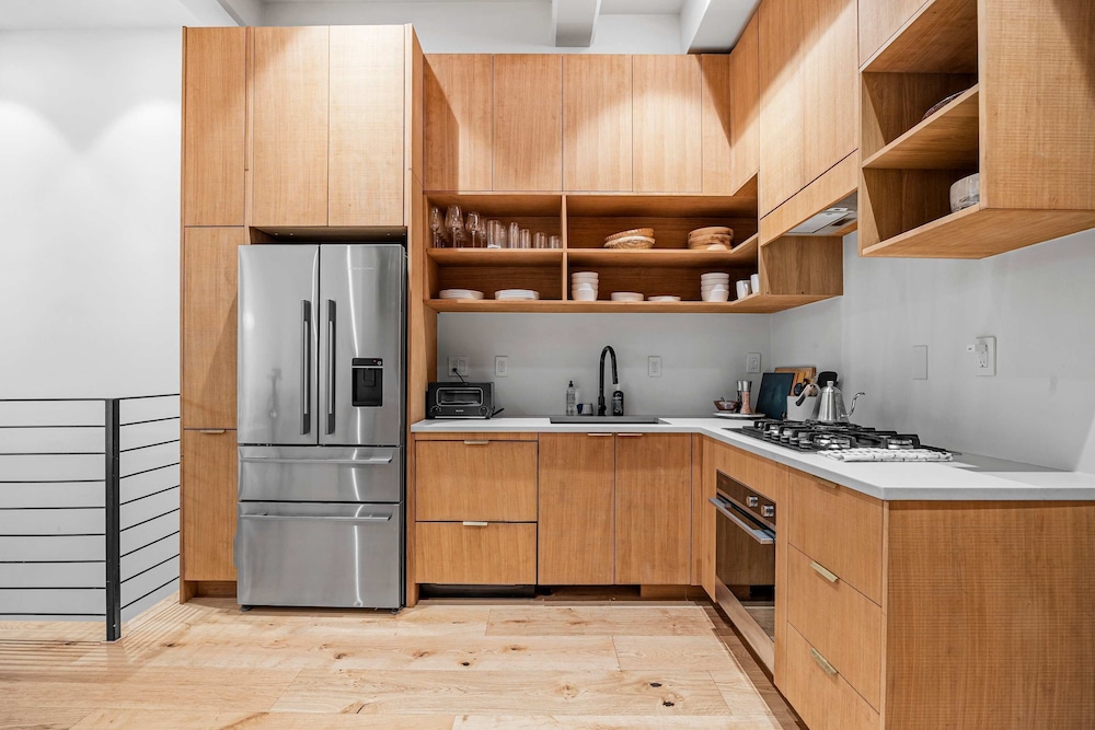 Havemeyer by Rove Travel Duplex Loft w Terrace