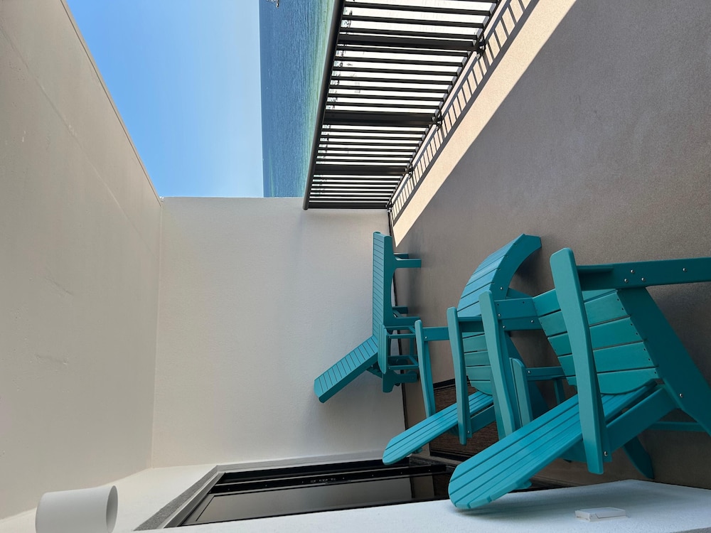 The Palms West 813