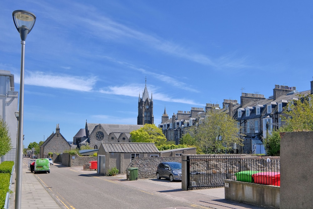 A Bright and Spacious Home Within Easy Reach of Aberdeen City Centre