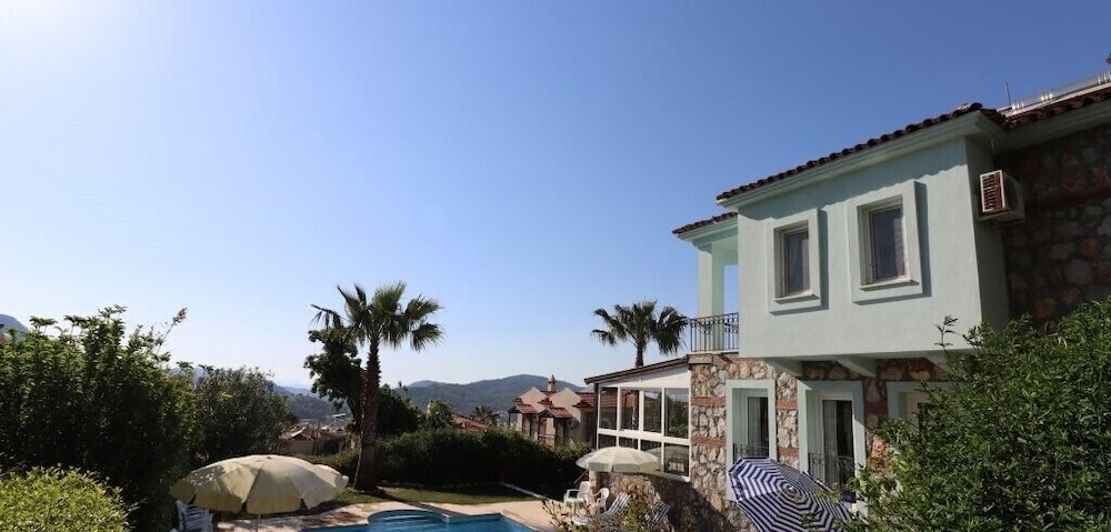 Villa FT07 by JoyLettings view 4