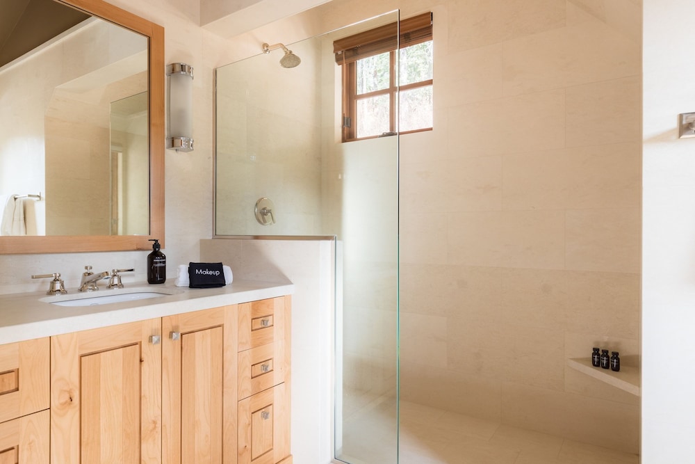 Hunter by Avantstay Riverfront Cabin w Prvt Cottage 5mins From Palisades