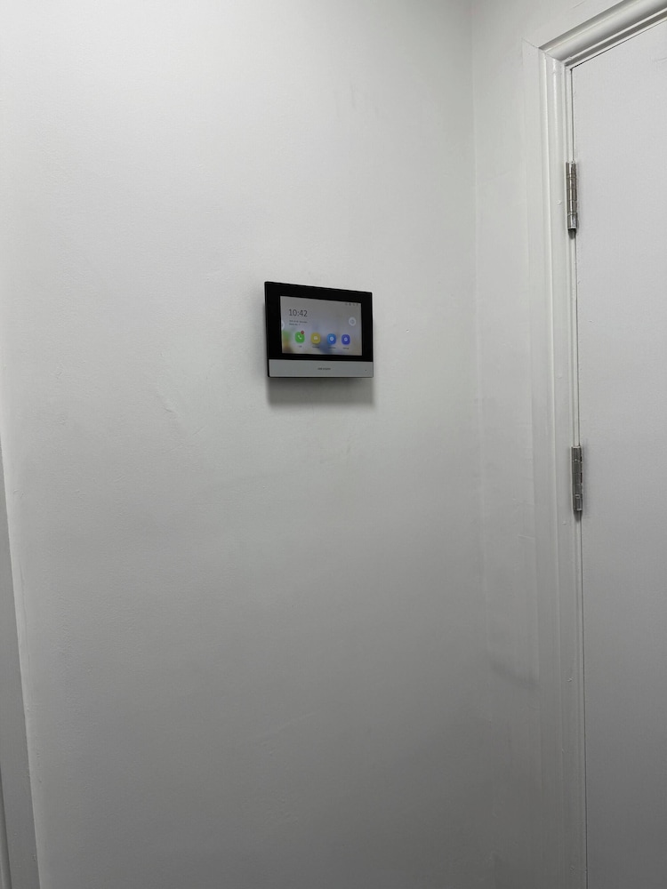 Peaceful Luton Apartment With Electric Heating & Wifi
