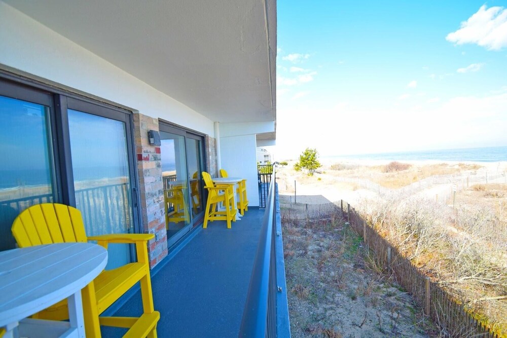 Bimini 106 2 Bedroom Condo by RedAwning