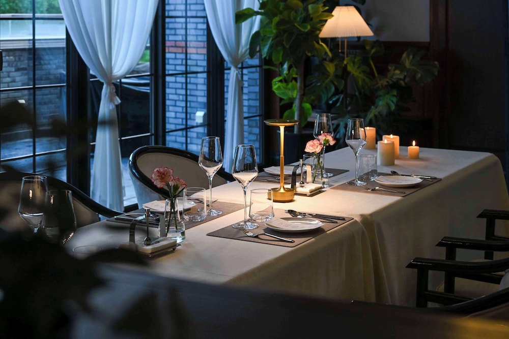 MOONRISE HOTELS & RESORTS