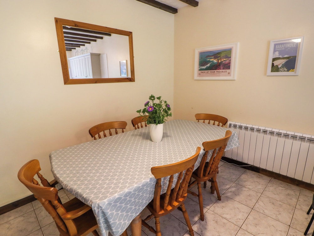 2 Cheriton Cottages