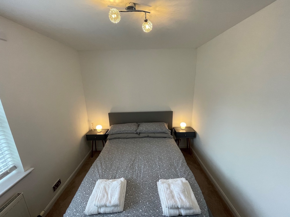 Beautiful 2-bed Apartment in Renfrew view 2