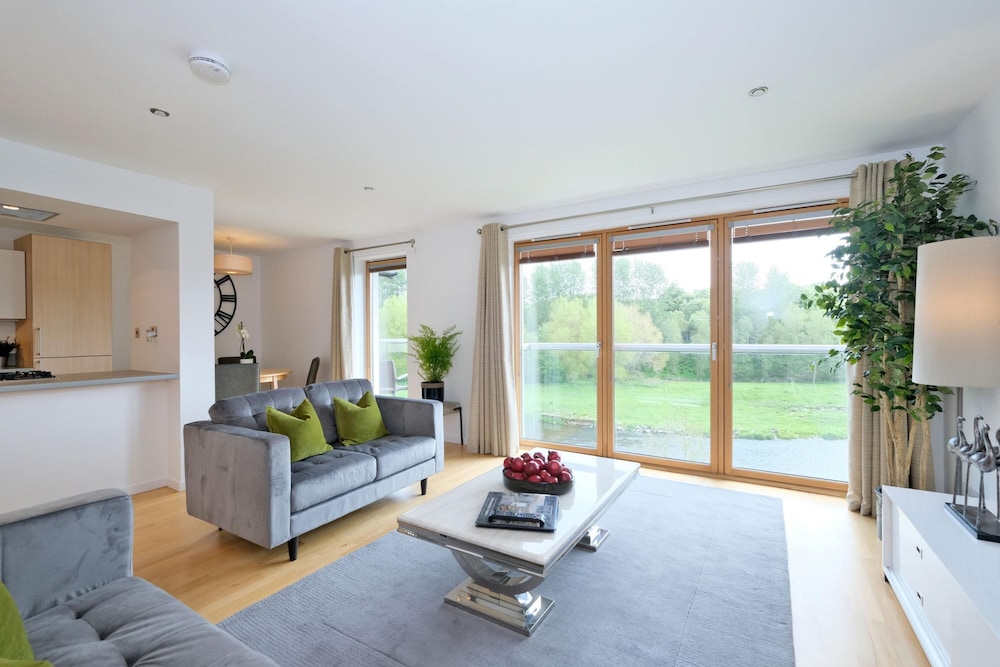Luxury Flat in Peaceful Riverside Near Aberdeen view 3