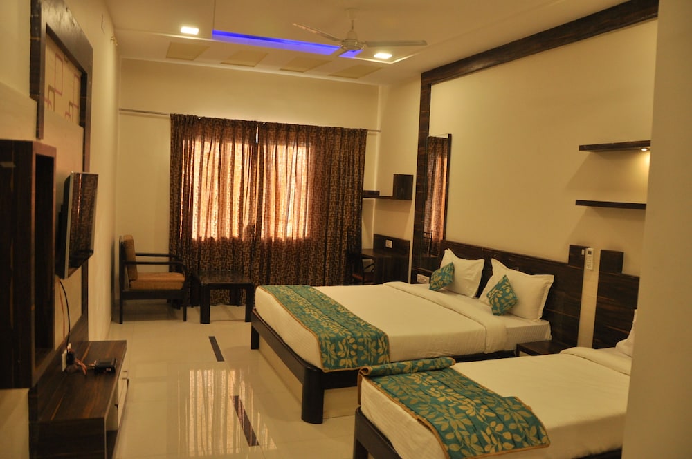 Hotel Shashinag Clarks Inn view 3