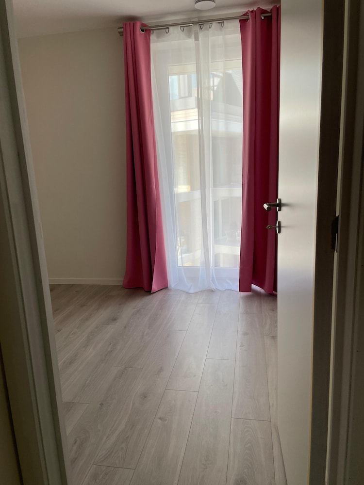 Huswell - Family-friendly Apartment in Nieuwpoort With Shared Summer Pool