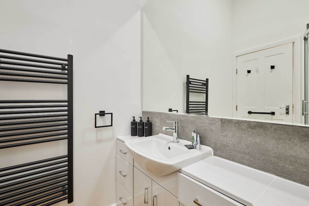 Host Stay Parkside Apartment