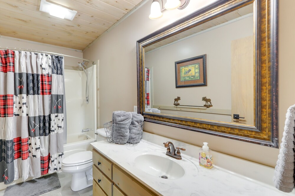 Cozy Cherry Log Cabin w/ Hot Tub & Mountain Views! view 2