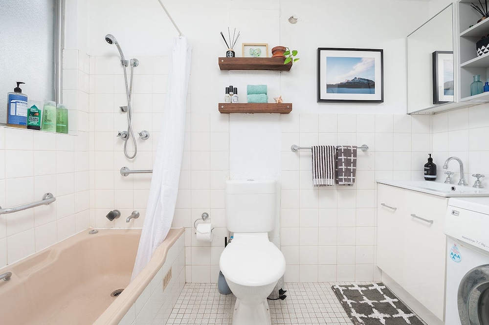 Surf Side Oasis with Balcony near Beach - Image 4