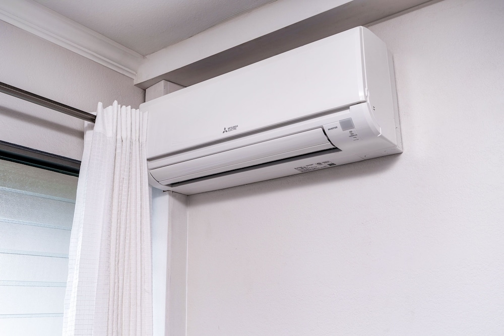 Kihei Akahi C-411 - Modern Top to Bottom Remodel, Split-ac, Across From Kam II
