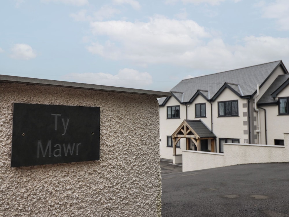 Ty Mawr