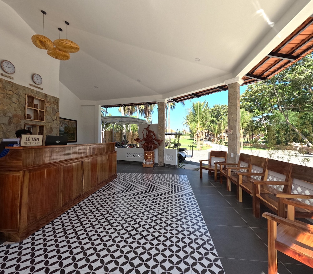 Charm Hon Rom Villas Resort