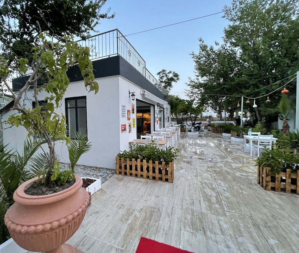 Esmana Otel - Image 9