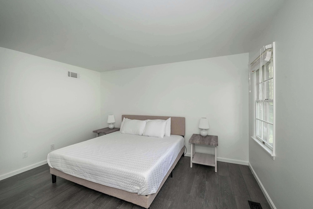 Lark Meadow Retreat Sleeps 10!