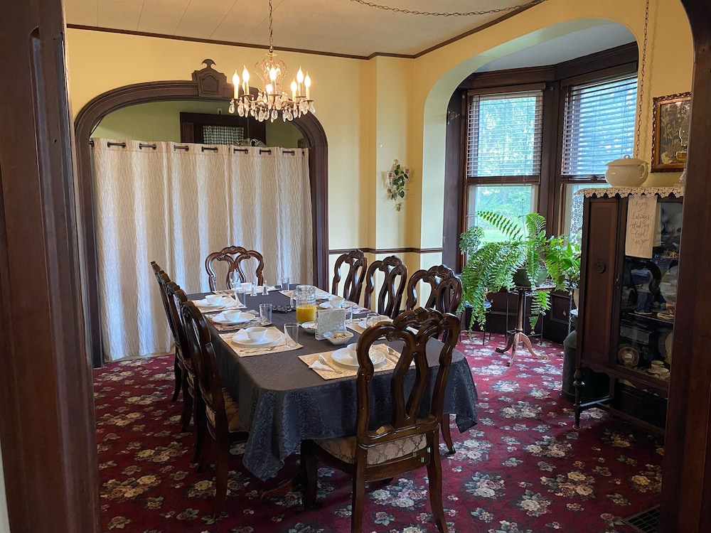 The Vine Bed & Breakfast LLC