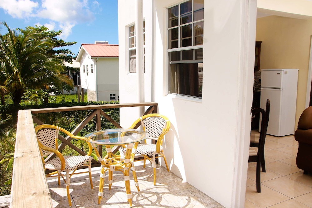 Operative Car Rental & La Porsuette Inn view 3