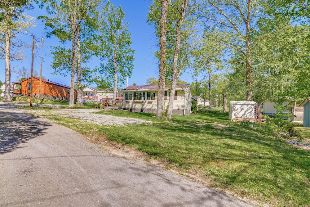 Pet-friendly Somerset Cottage Near Boat Ramps!