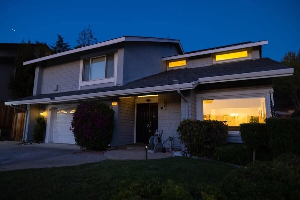 @ Marbella Lane - 4BR Siliconvalley Gempool House