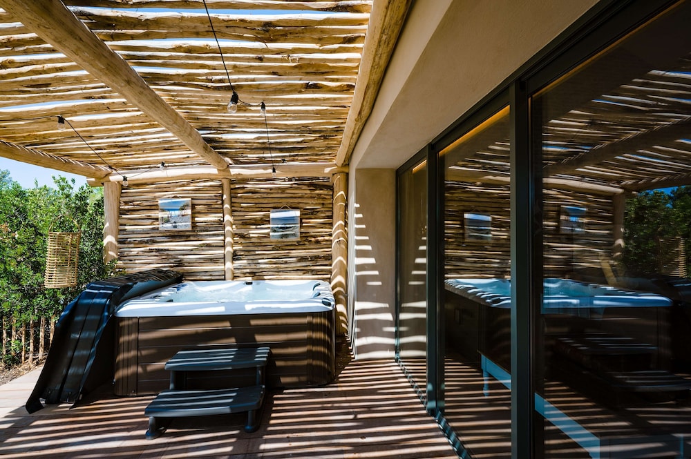 Le Hameau des Pesquiers Ecolodge, Curio Collection by Hilton