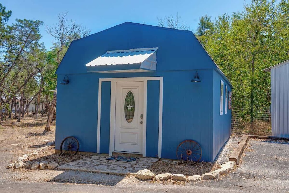 Terracotta Retreat/ Sleeps 30!