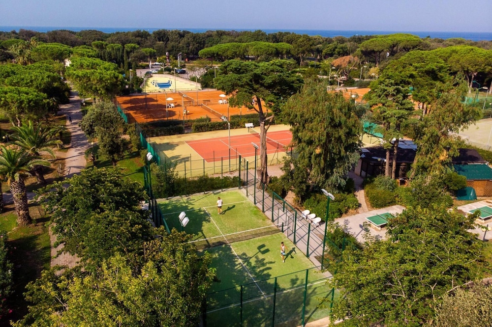 Bungalow in San Vincenzo With Sun Shower view 3
