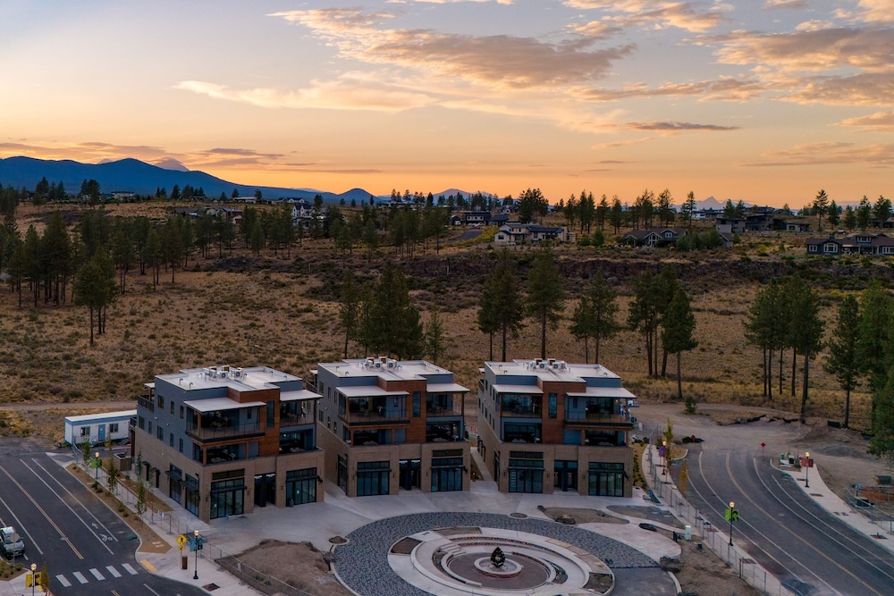 1216 Skyline Ranch 200 Private Hot Tub w View Premier Downtown Location