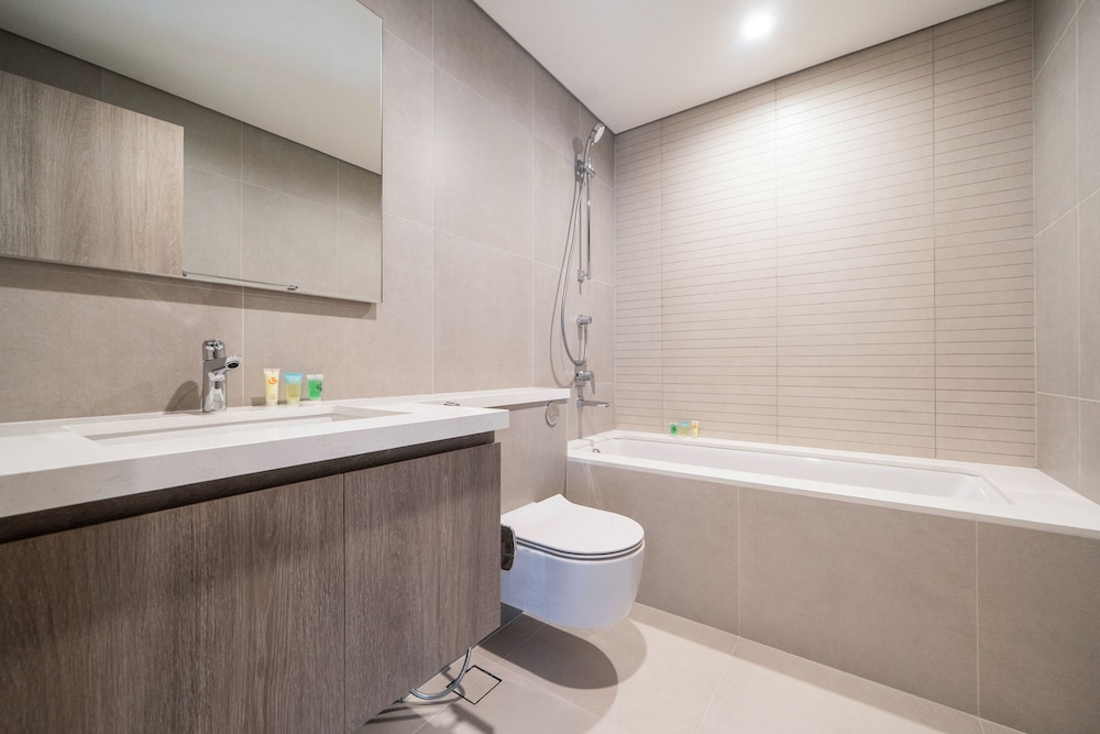 Experience 2BR Luxury Living  LIV Marina