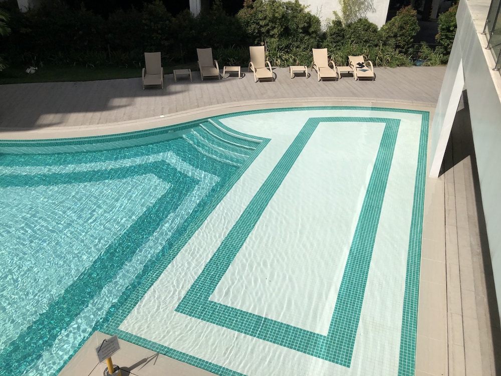 Cebu Vacations - Romantic Urban Getaway by Primitive Stay - Property Image 3