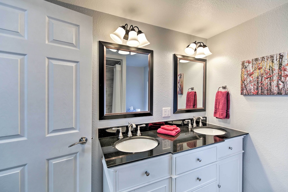 Charming Historic Condo - Walk to Downtown & UW view 3