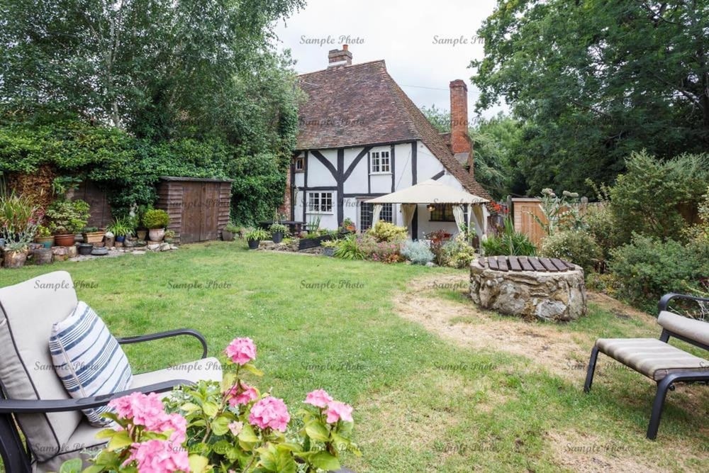 500 yr old Cottage With Historic Park at the Gate