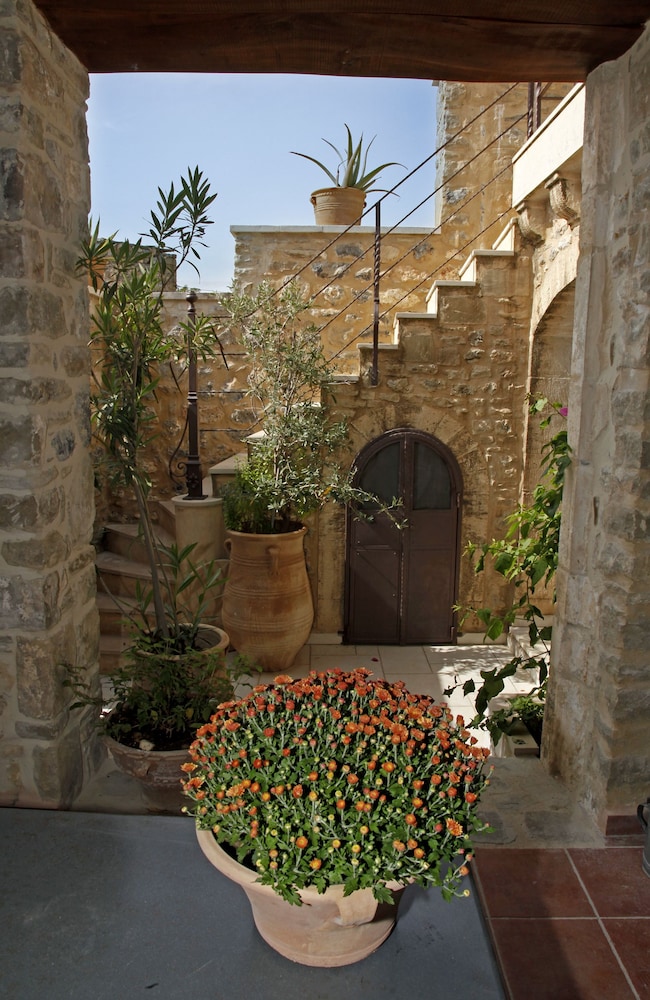 Dorovinis Country Houses