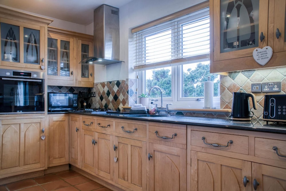Little Glen - 3 Bedroom Holiday Home - Tenby