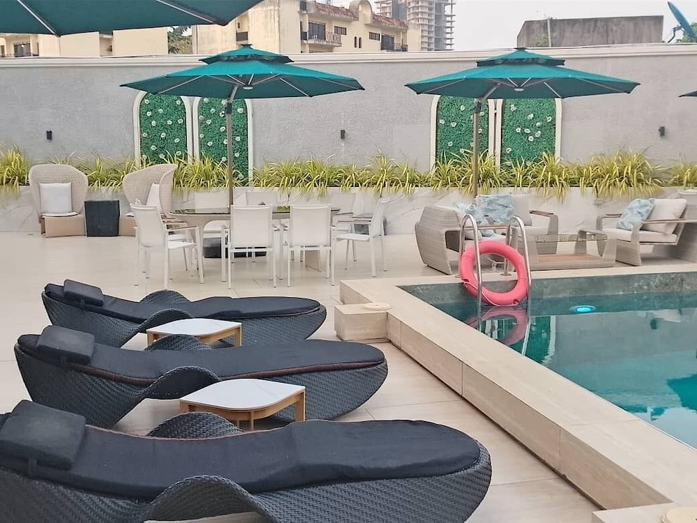 Sujimoto Residences Precious