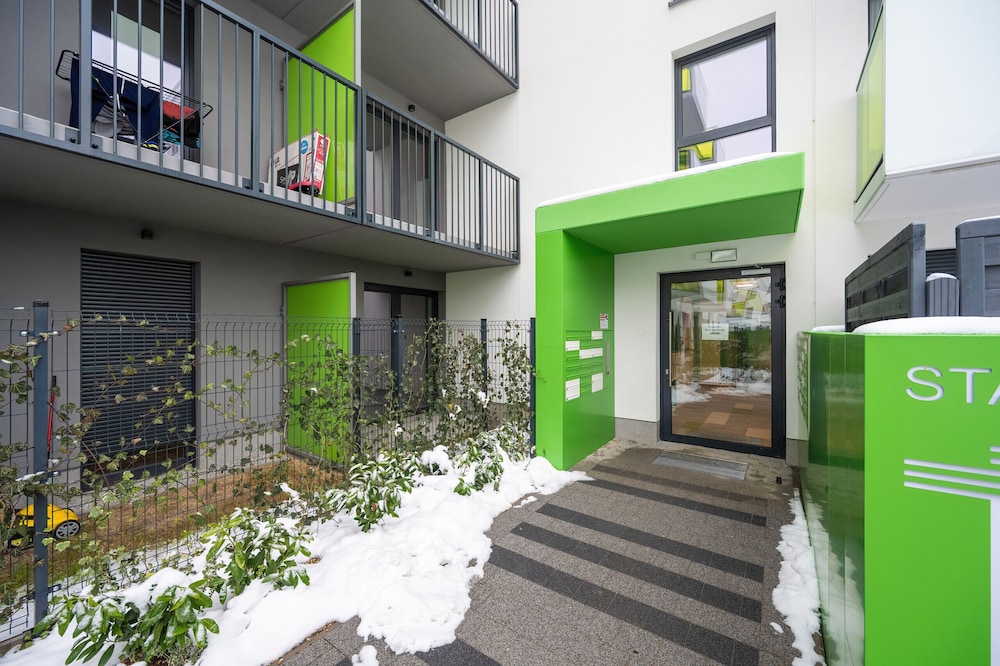 Pleasant Decor & Parking by Renters view 4