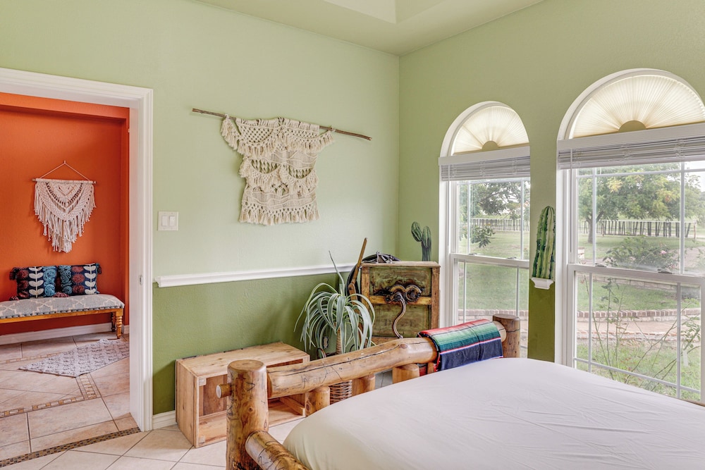 5 Acres! Countryside Getaway Outside Fort Worth
