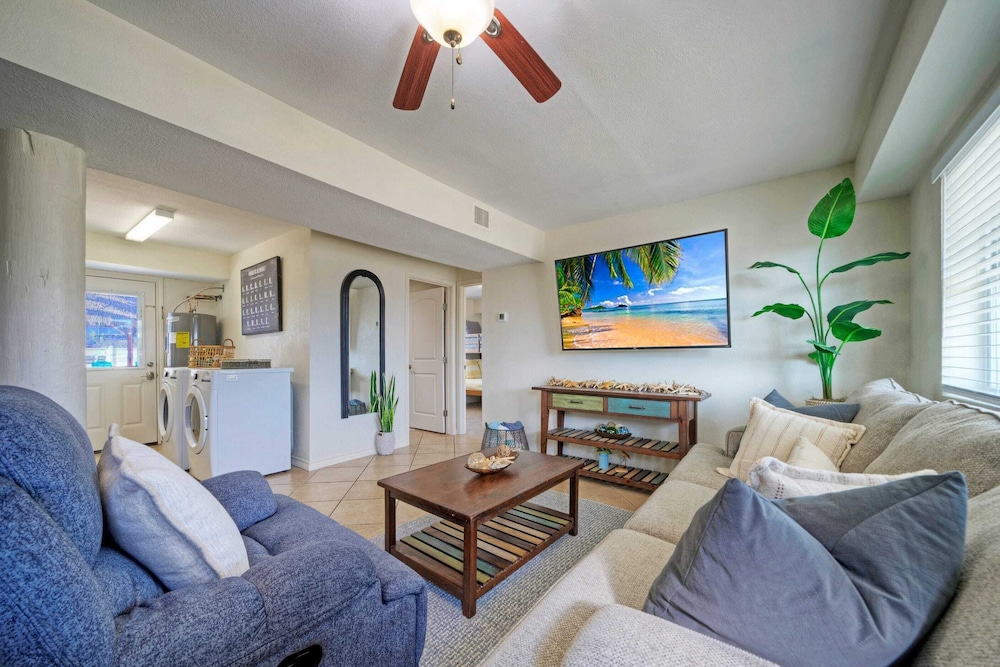 Seaglass Landing Private Pool, Cabana, & Near Port Aransas Beaches