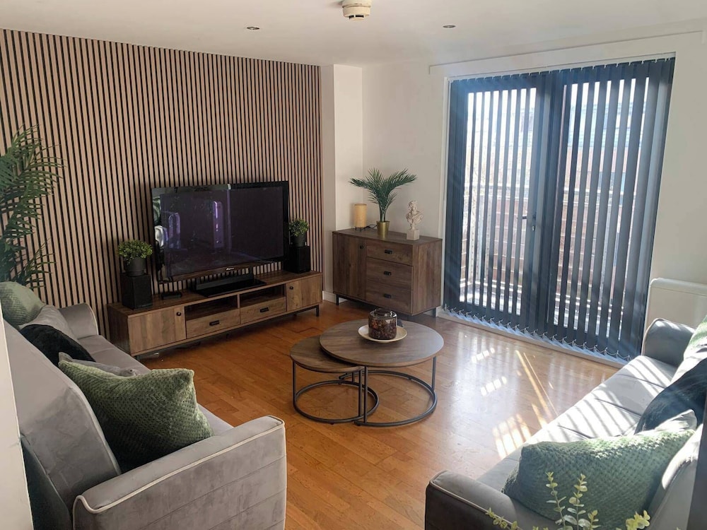 Central Liverpool Apartment-sleeps 6-free Parking