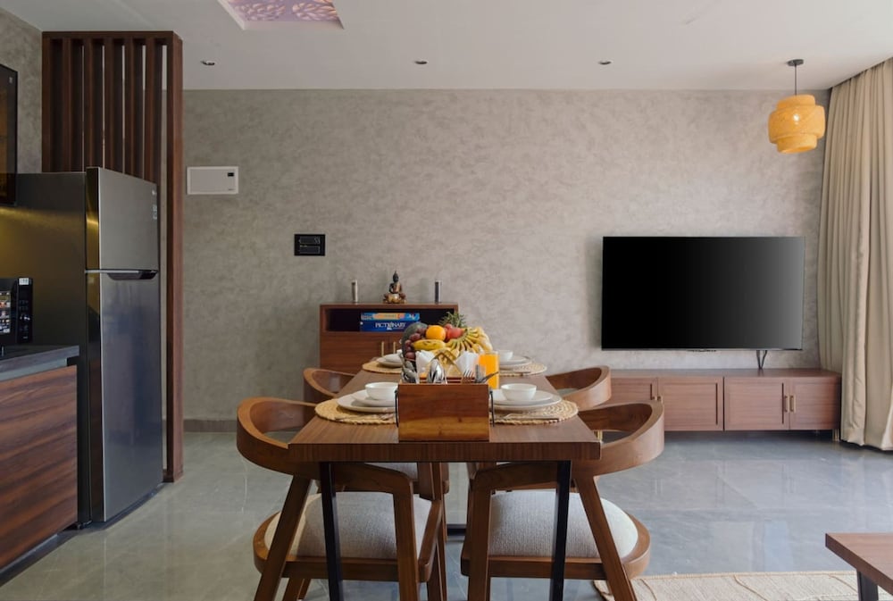 Modern 1BR With Pool 5min Drive to Candolim Beach
