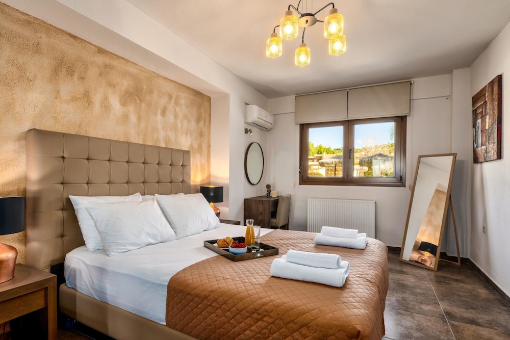 Palmrise Luxury Villas - Blue Villa view 2