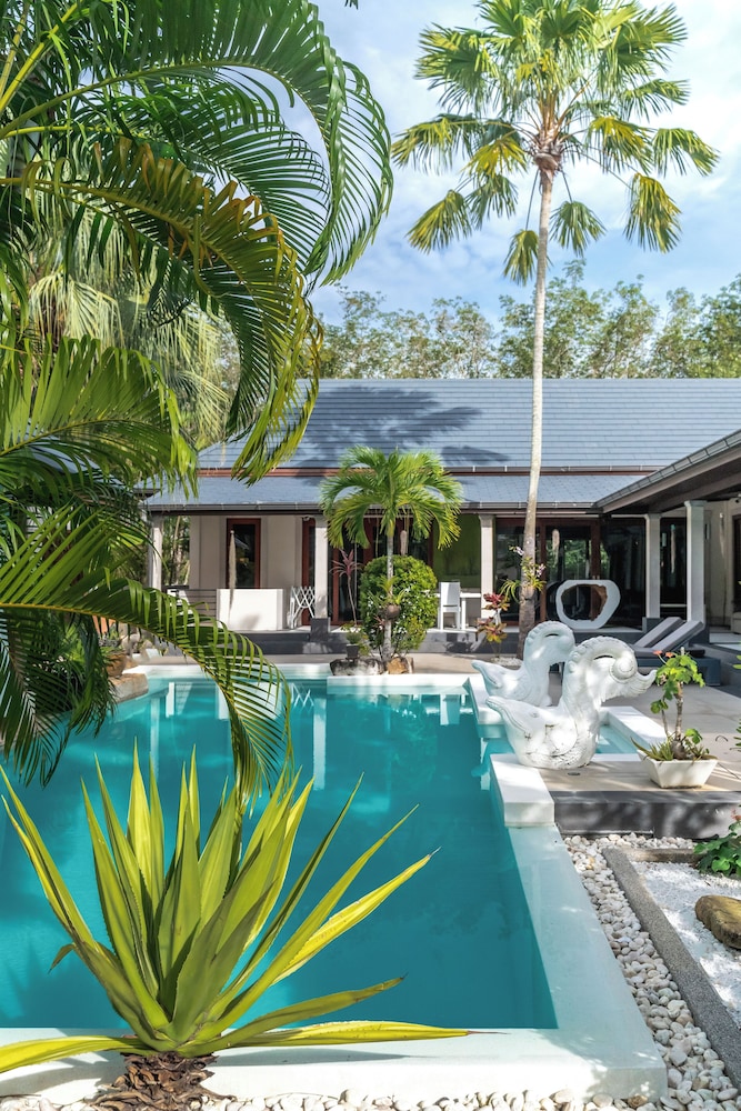 Villa Banyak Luxury villa with terrace