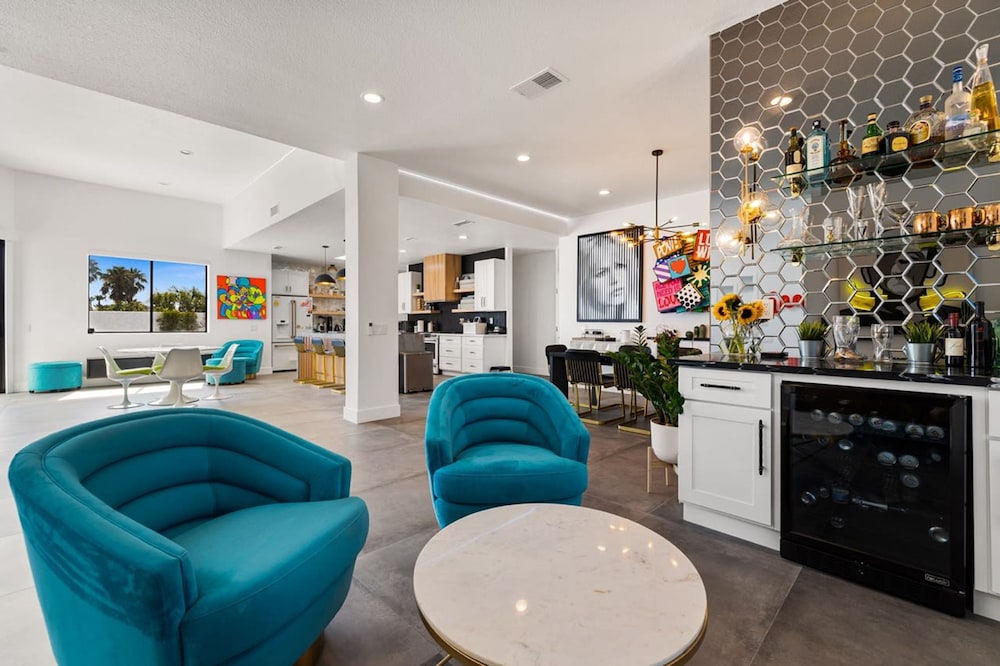The Lighthouse- Monthly 4 bd 4 bth Pool Spa