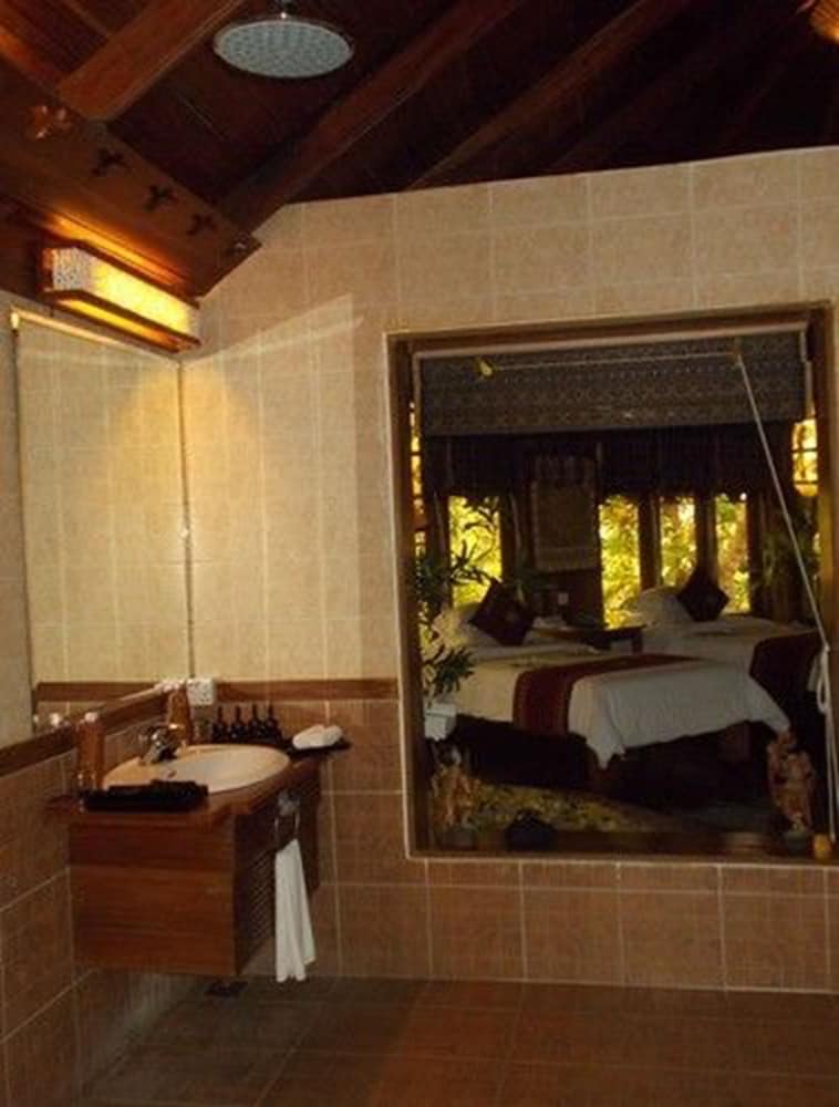Amazing Ngapali Resort
