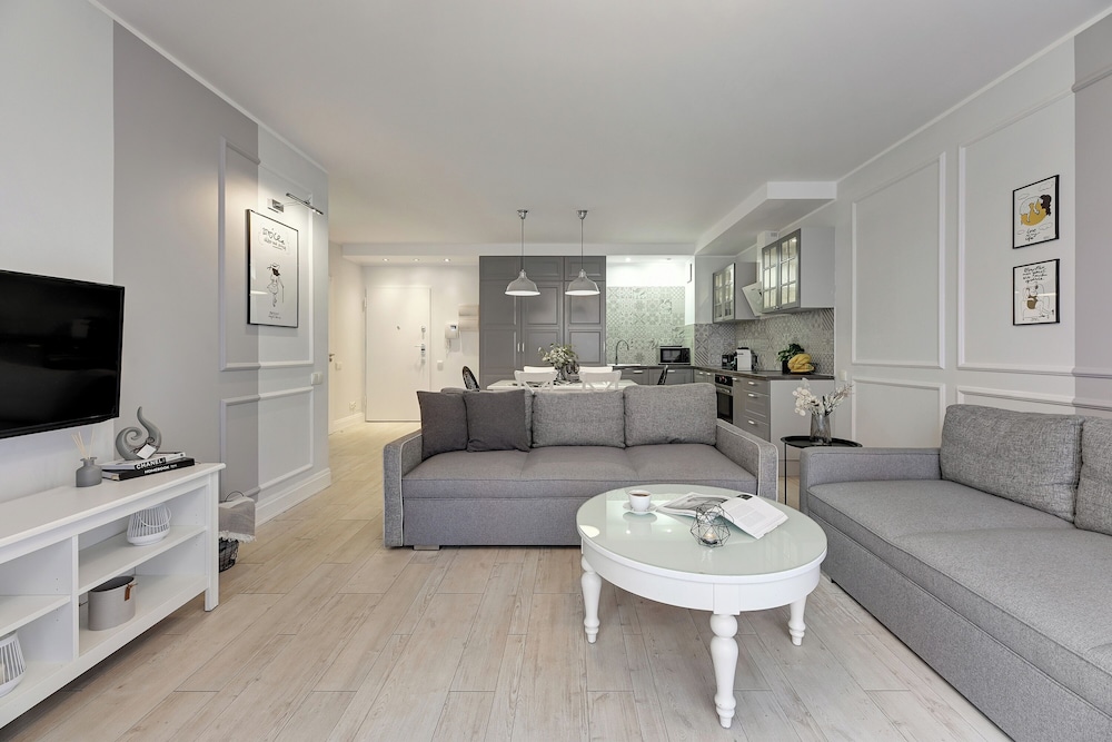 Aura - Riverside & Parking by Downtown Apartments