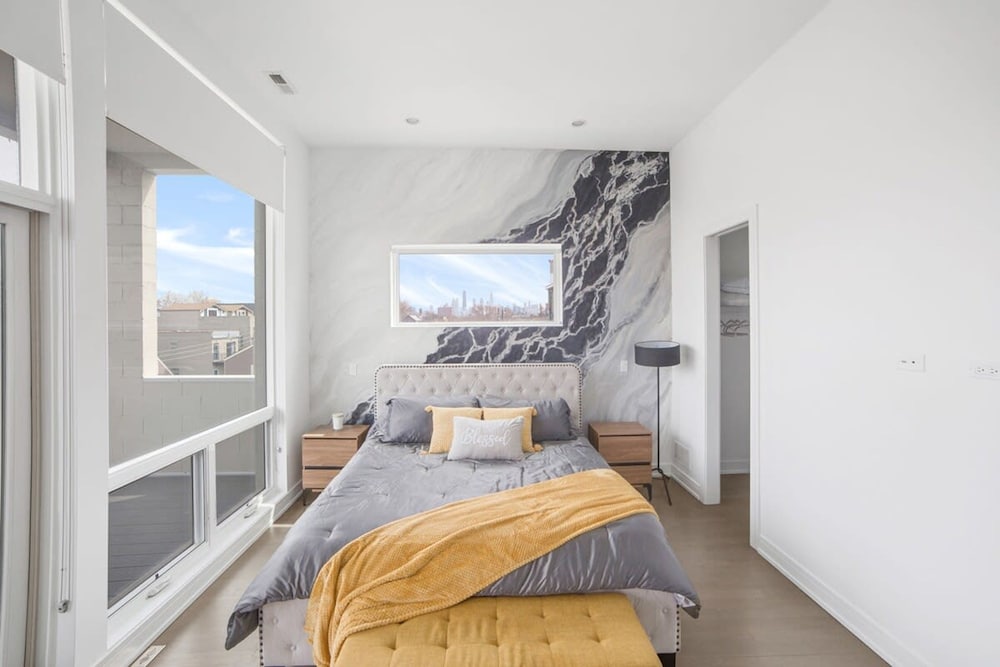 4-bedroom Penthouse w 2 Large Balconies Rooftop