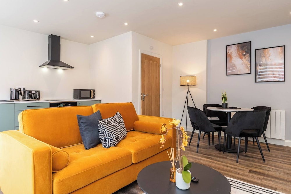 Aurum 6 - Chic 1BR Stay by DMU & City Centre